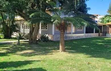 Imagem: A casa possui 3 Dormitórios e 3 Banheiros e está localizado