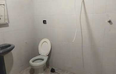 Imagem: A casa possui 2 Dormitórios, 1 Banheiro, 1 Vaga na garagem