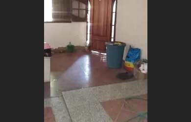 Imagem: A casa possui 3 Dormitórios, 2 Banheiros, 1 Vaga na garagem