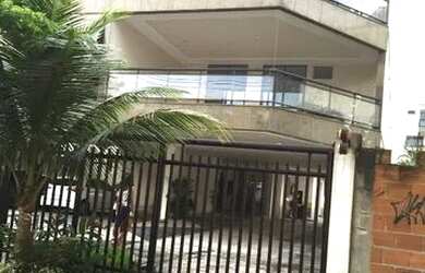 Imagem: O apartamento possui 2 Dormitórios, 2 Banheiros e 1 Vaga na