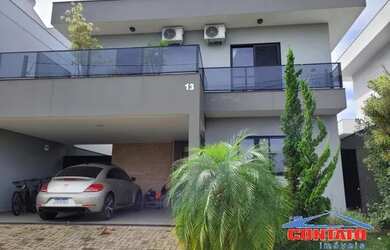 Imagem: A casa possui 4 Dormitórios, 5 Banheiros, 2 Vagas na garagem