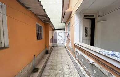 Imagem: A casa possui 1 Dormitório, 1 Banheiro, 1 Vaga na garagem