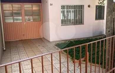 Imagem: A casa possui 3 Dormitórios, 4 Banheiros, 3 Vagas na garagem