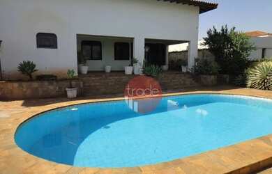 Imagem: O depósito possui 5 Vagas na garagem, 329m² de Área e está