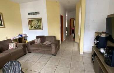 Imagem: A casa possui 2 Dormitórios, 1 Banheiro e está localizado