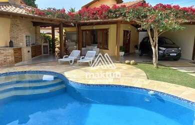 Imagem: A casa possui 3 Dormitórios, 3 Banheiros, 4 Vagas na garagem