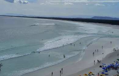 Imagem: A casa possui 3 Dormitórios e está localizado em Arraial