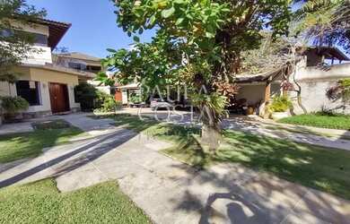 Imagem: A casa em condomínio possui 4 Dormitórios, 5 Banheiros, 4