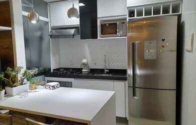 Imagem: O apartamento possui 2 Dormitórios, 1 Banheiro, 1 Vaga na garagem