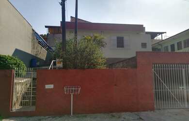 Imagem: A casa possui 2 Dormitórios, 2 Banheiros, 1 Vaga na garagem