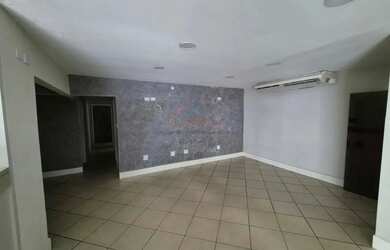 Imagem: O depósito possui 4 Vagas na garagem, 180m² de Área e está