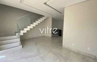 Imagem: A casa possui 3 Dormitórios, 3 Banheiros, 3 Vagas na garagem