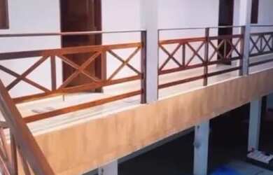 Imagem: A casa possui 4 Dormitórios, Acomodam 13 pessoas, 2 Vagas na