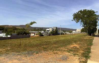 Imagem: O terreno possui 600m² de Área e Imóvel novo e está localizado