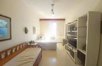 Imagem: O depósito possui 1 Vaga na garagem, 180m² de Área e está