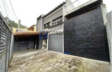 Imagem: O depósito possui 5 Vagas na garagem, 349m² de Área e está