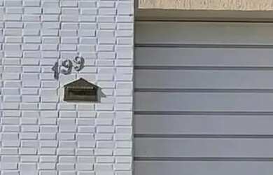 Imagem: A casa possui 2 Dormitórios, 2 Banheiros, 1 Vaga na garagem