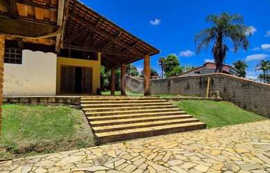 Imagem: A casa em condomínio possui 4 Dormitórios, 5 Banheiros, 5