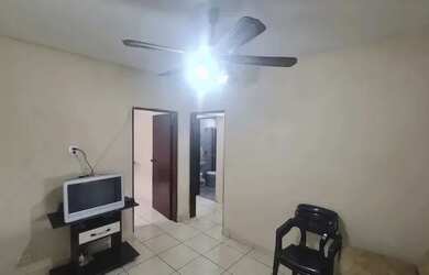 Imagem: A casa possui 2 Dormitórios, 1 Banheiro e está localizado