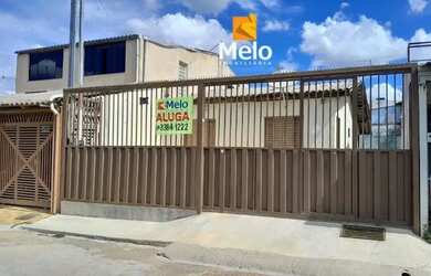 Imagem: A casa possui 2 Dormitórios, 1 Banheiro, 2 Vagas na garagem