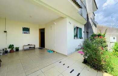 Imagem: A casa possui 3 Dormitórios, 2 Banheiros, 1 Vaga na garagem