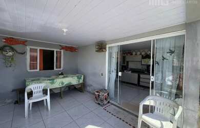 Imagem 2: Duas casas em um terreno