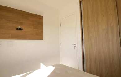 Imagem: O apartamento possui 2 Dormitórios, 1 Banheiro, 1 Vaga na garagem