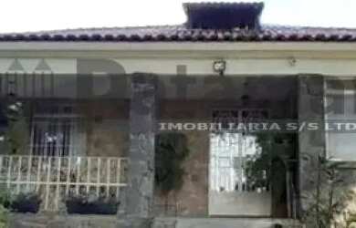 Imagem: A casa possui 4 Dormitórios, 4 Banheiros, 4 Vagas na garagem