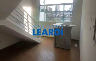 Imagem: O depósito possui 4 Vagas na garagem, 380m² de Área e está