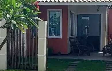 Imagem: A casa em condomínio possui 3 Dormitórios, 1 Banheiro, 2 Vagas
