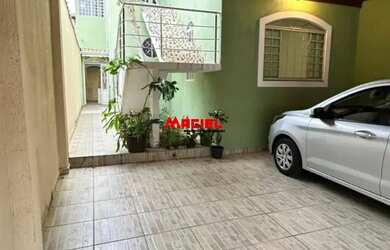 Imagem: A casa possui 2 Dormitórios, 2 Banheiros, 1 Vaga na garagem