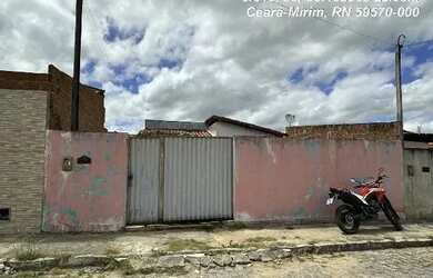 Imagem: A casa possui 2 Dormitórios, 1 Banheiro, 1 Vaga na garagem