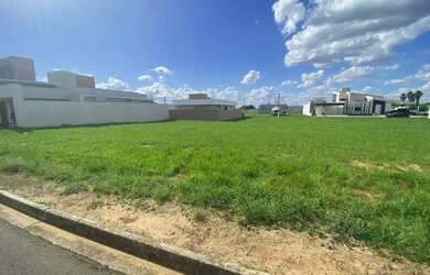 Imagem: O terreno possui 250m² de Área e está localizado em Mato