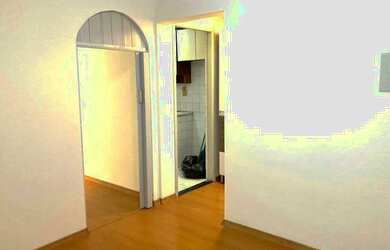 Imagem: O apartamento possui 1 Dormitório, 1 Banheiro, 1 Vaga na garagem