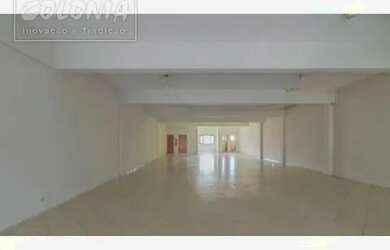 Imagem: O depósito possui 2 Vagas na garagem, 260m² de Área e está