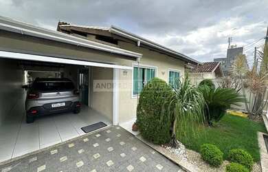 Imagem: A casa possui 2 Dormitórios, 1 Banheiro, 2 Vagas na garagem