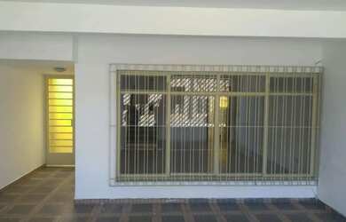 Imagem: A casa possui 2 Dormitórios, 2 Banheiros, 2 Vagas na garagem