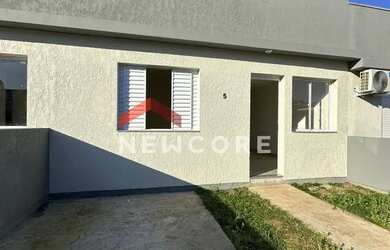 Imagem: A casa possui 2 Dormitórios, 1 Banheiro, 1 Vaga na garagem