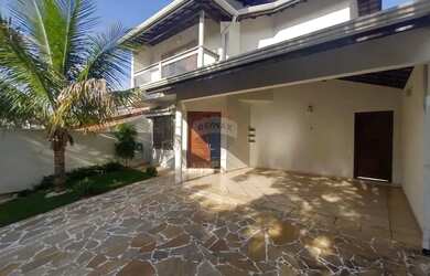 Imagem: A casa em condomínio possui 4 Dormitórios, 4 Banheiros, 4