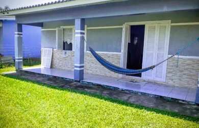 Imagem: A casa possui 2 Dormitórios, 1 Banheiro, 2 Vagas na garagem