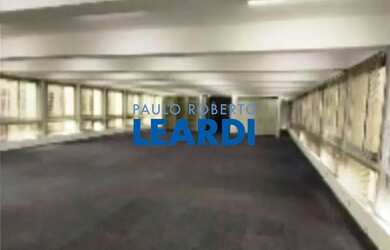 Imagem: O depósito possui 1 Vaga na garagem e 185m² de Área e está