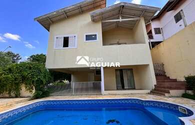 Imagem: A casa em condomínio possui 4 Dormitórios, 5 Banheiros, 2