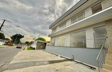 Imagem: O depósito possui 5 Vagas na garagem, 30m² de Área e está