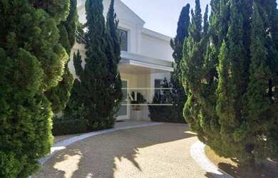 Imagem: A casa em condomínio possui 5 Dormitórios, 5 Banheiros, 5