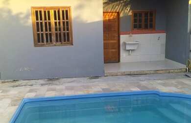 Imagem: A casa possui 2 Dormitórios, 3 Banheiros, 2 Vagas na garagem