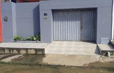 Imagem: A casa possui 2 Dormitórios e 1 Vaga na garagem e está localizado