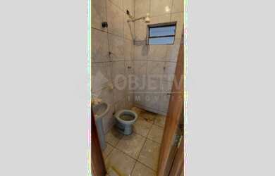 Imagem: A casa possui 4 Dormitórios, 2 Banheiros, 3 Vagas na garagem