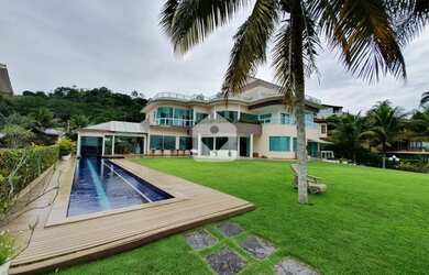 Imagem: A casa possui 5 Dormitórios, 5 Banheiros, 5 Vagas na garagem