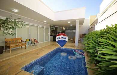 Imagem 1: LINDA RESIDÊNCIA. Piscina, Área de serviço, 200m² de Áreae4 Vagas...