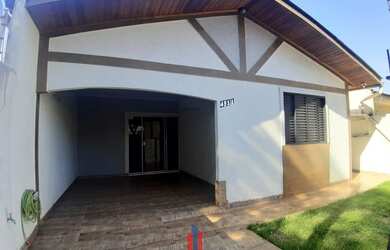 Imagem: A casa possui 2 Dormitórios, 1 Banheiro, 1 Vaga na garagem